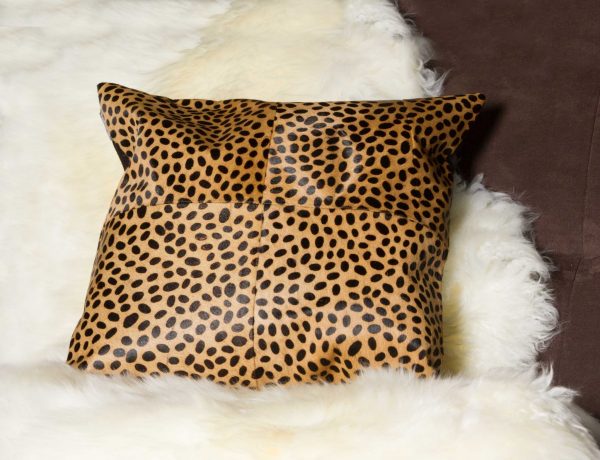 18" x 18" x 5" Cheetah Quattro  Pillow - Image 3