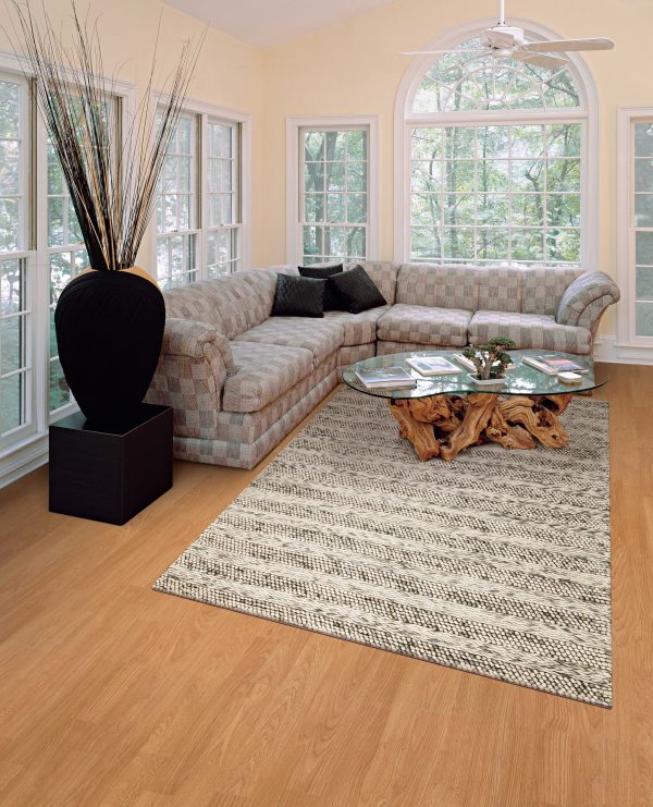 5' x 7'  Wool Grey Area Rug - Image 4