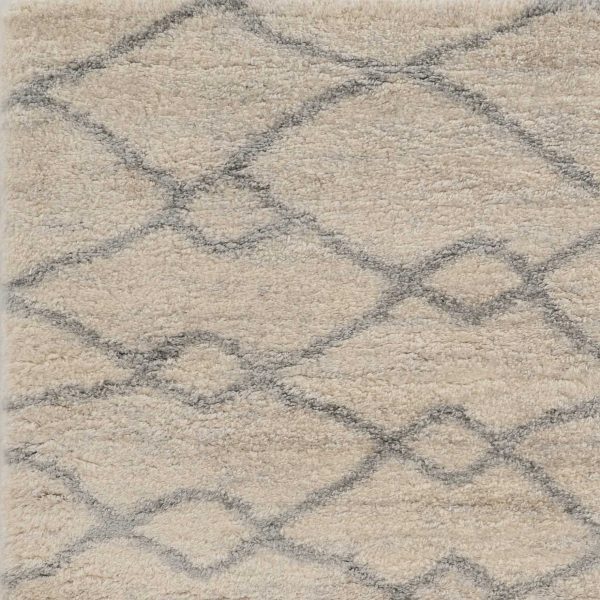 5'x8' Ivory Grey Machine Woven Chain Link Indoor Area Rug - Image 3