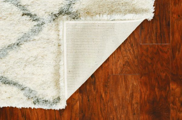 5'x8' Ivory Grey Machine Woven Chain Link Indoor Area Rug - Image 4
