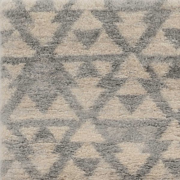 5' x 8' Ivory or Grey Geometric Triangle Indoor Area Rug - Image 3