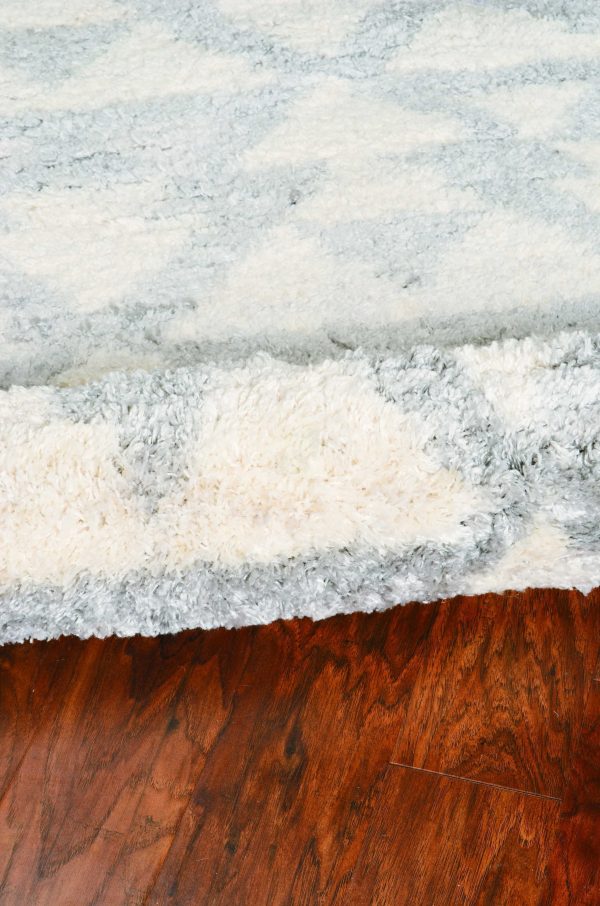 5' x 8' Ivory or Grey Geometric Triangle Indoor Area Rug - Image 5