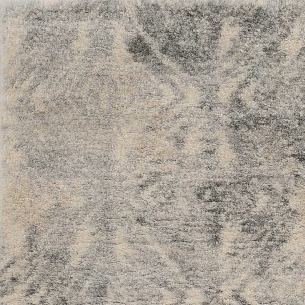 5' x 8' Ivory or Grey Vintage Diamond Indoor Area Rug - Image 4