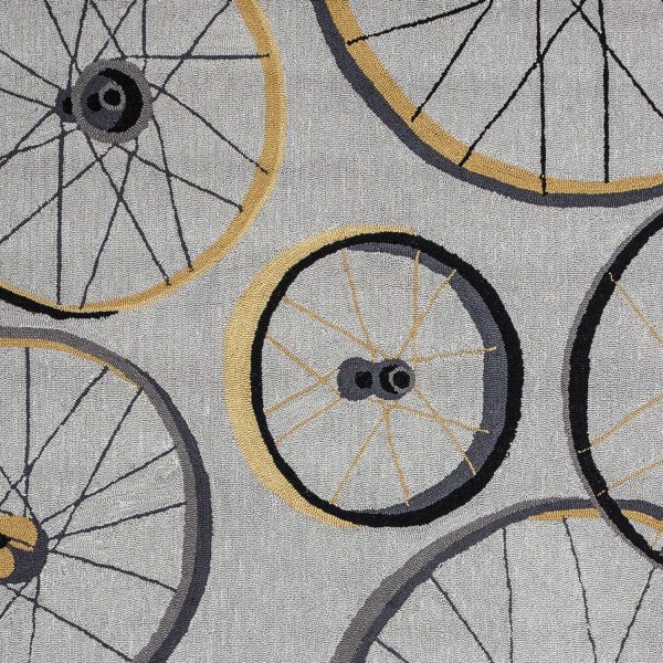 2'x4' Grey Hand Hooked Wheels Indoor Accent Rug - Image 2