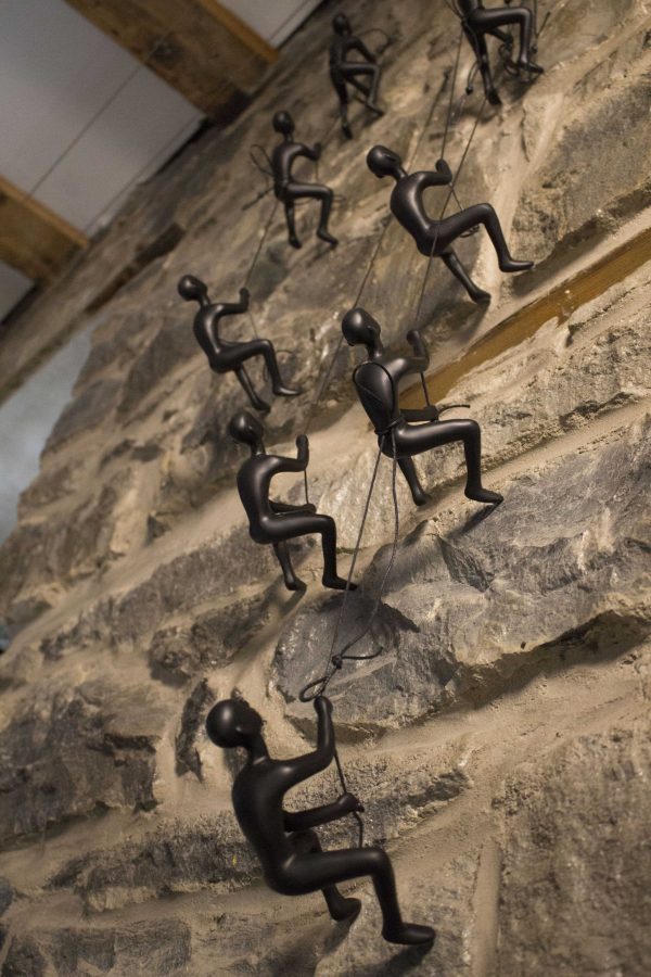 6" x 3" x 3" Resin Black 4 Pack Climbing Man - Image 3