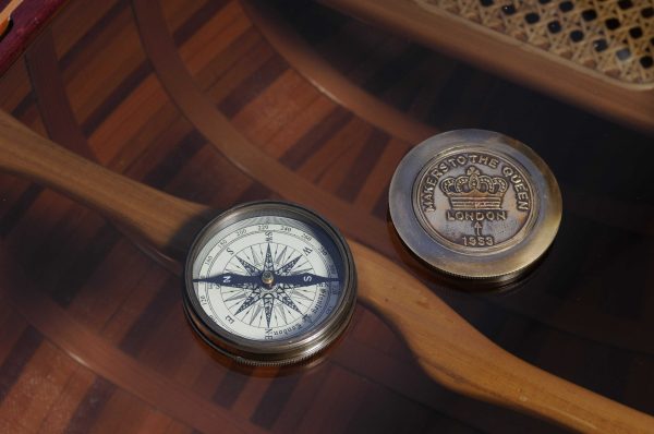 Brass Makers to the Queen Compass with Leather Case - Image 3