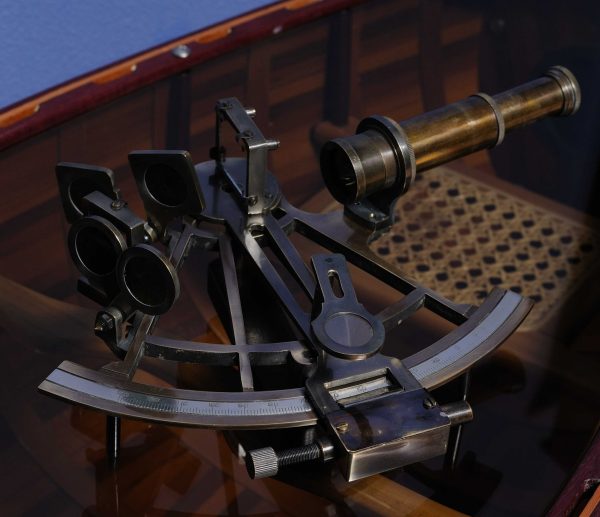 8.5" x 8" x 4.5" Nautical Sextant in Wood Box  Large - Image 4