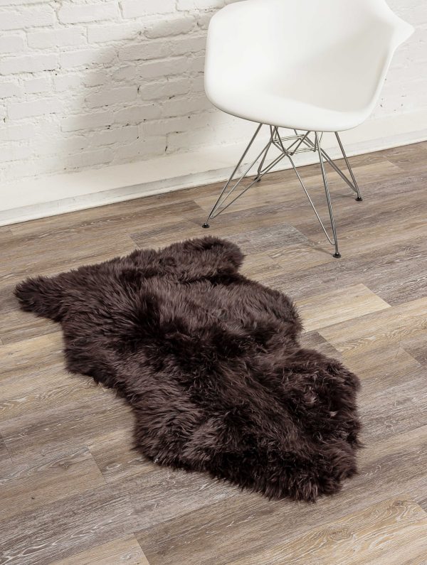 2' x 3' Chocolate New Zealand Natural Sheepskin Rug - Image 3