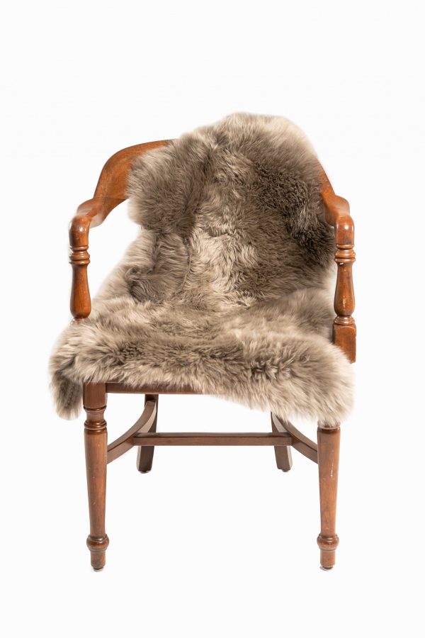 2' x 3' Latte New Zealand Natural Sheepskin Rug - Image 4