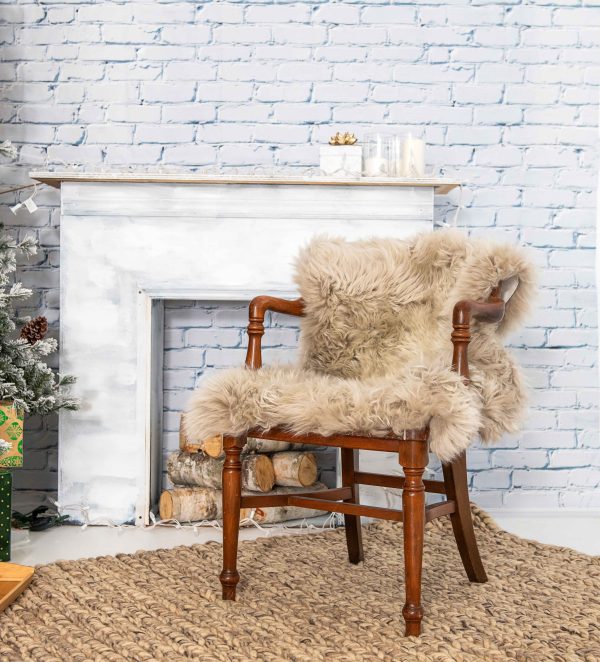 2' x 3' Latte New Zealand Natural Sheepskin Rug - Image 5