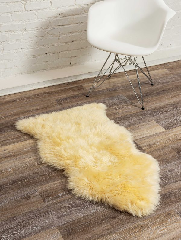 2' x 3' Cream New Zealand Natural Sheepskin Rug - Image 3