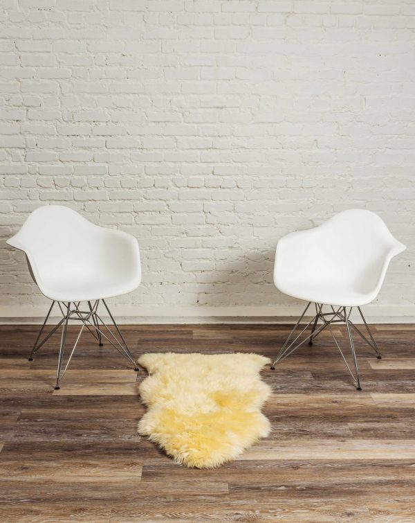 2' x 3' Cream New Zealand Natural Sheepskin Rug - Image 4