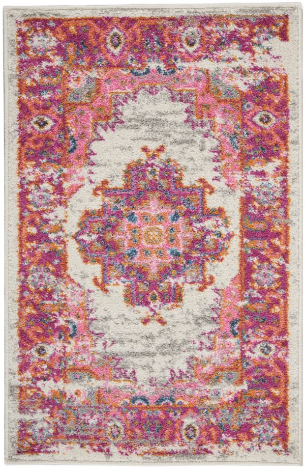 2?x 3' Ivory and Fuchsia Distressed Scatter Rug