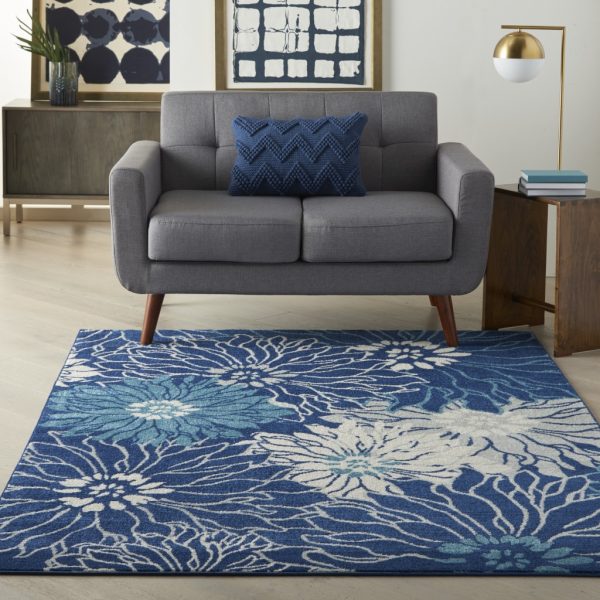 4?x 6?Navy and Ivory Floral Area Rug - Image 4