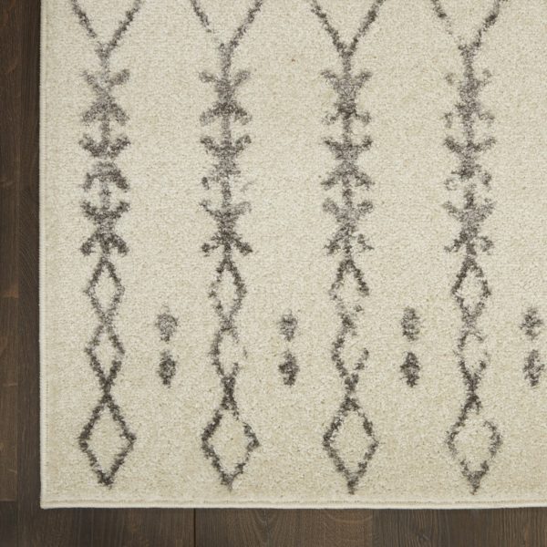 4?x 6?Ivory and Gray Geometric Area Rug - Image 2