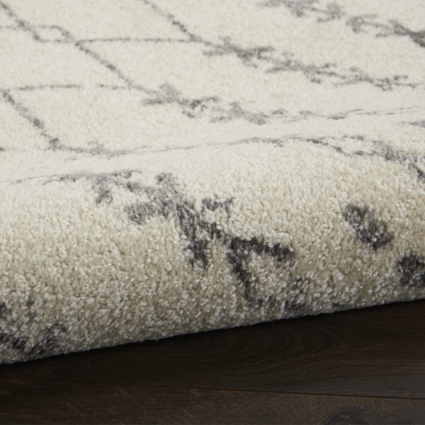 4?x 6?Ivory and Gray Geometric Area Rug - Image 3