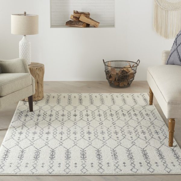 4?x 6?Ivory and Gray Geometric Area Rug - Image 4