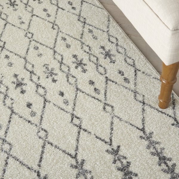 4?x 6?Ivory and Gray Geometric Area Rug - Image 5