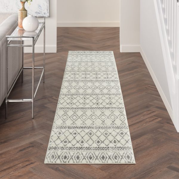 2?x 10?Ivory and Gray Berber Pattern Runner Rug - Image 4
