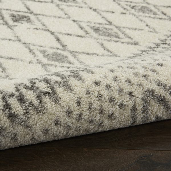 5?x 7?Ivory and Gray Berber Pattern Area Rug - Image 3