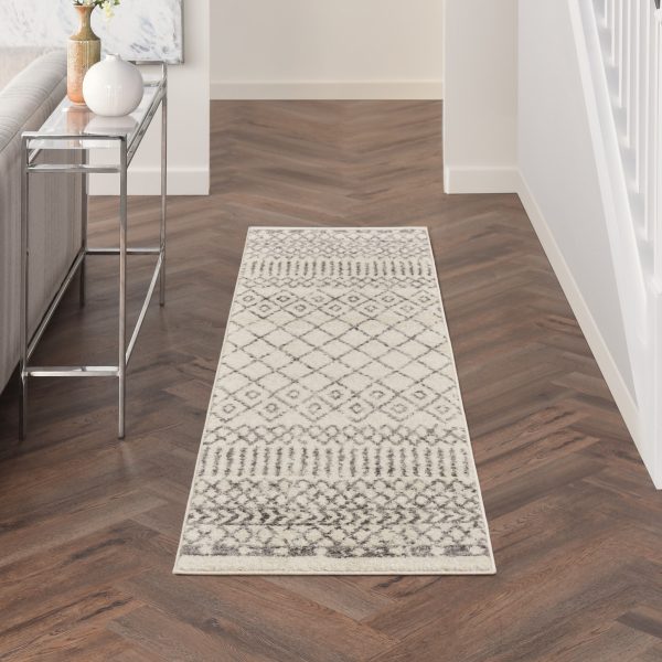 2?x 6?Ivory and Gray Geometric Runner Rug - Image 2