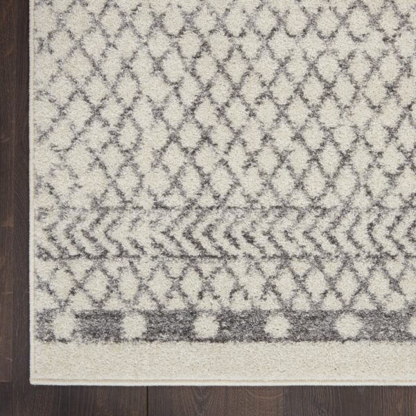 2?x 6?Ivory and Gray Geometric Runner Rug - Image 4