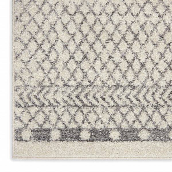 2?x 6?Ivory and Gray Geometric Runner Rug - Image 5