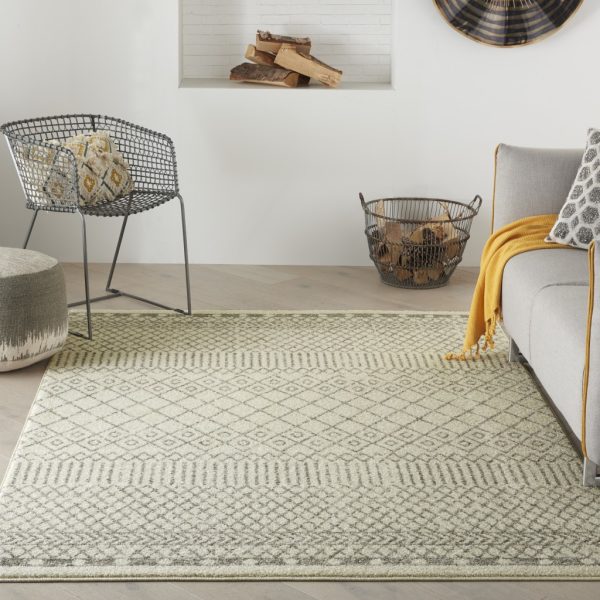 4?x 6?Ivory and Gray Geometric Area Rug - Image 4