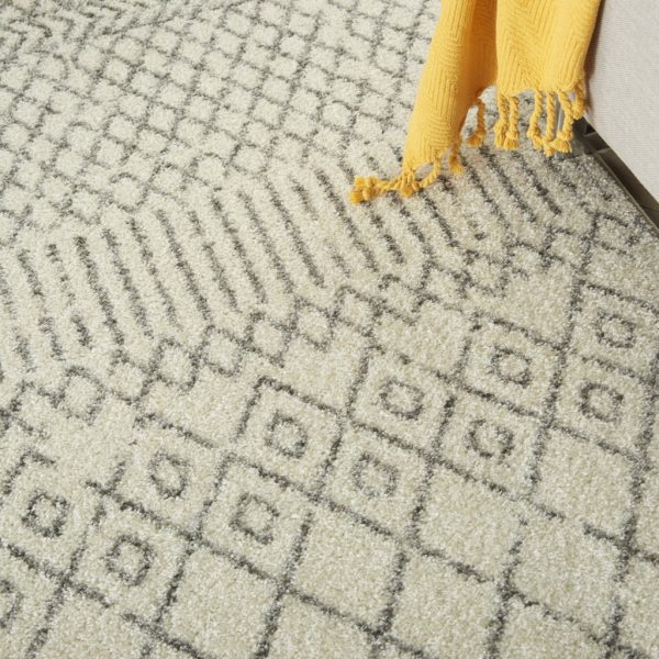 4?x 6?Ivory and Gray Geometric Area Rug - Image 5