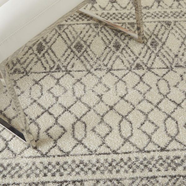 5?x 7?Ivory and Gray Geometric Area Rug - Image 5