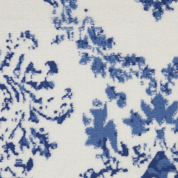 5?x 7?Ivory and Navy Damask Area Rug - Image 5