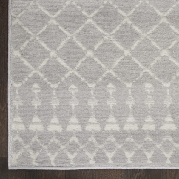 5?x 7?Gray and Ivory Berber Pattern Area Rug - Image 3