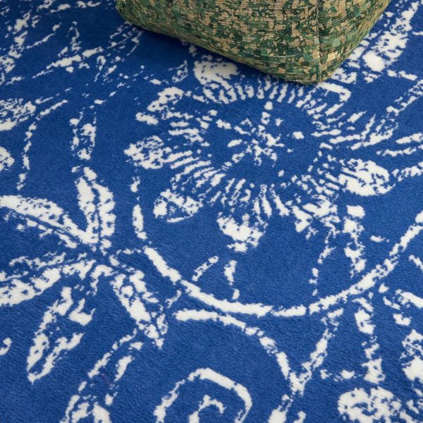 6?x 9?Navy and Ivory Floral Vines Area Rug - Image 2