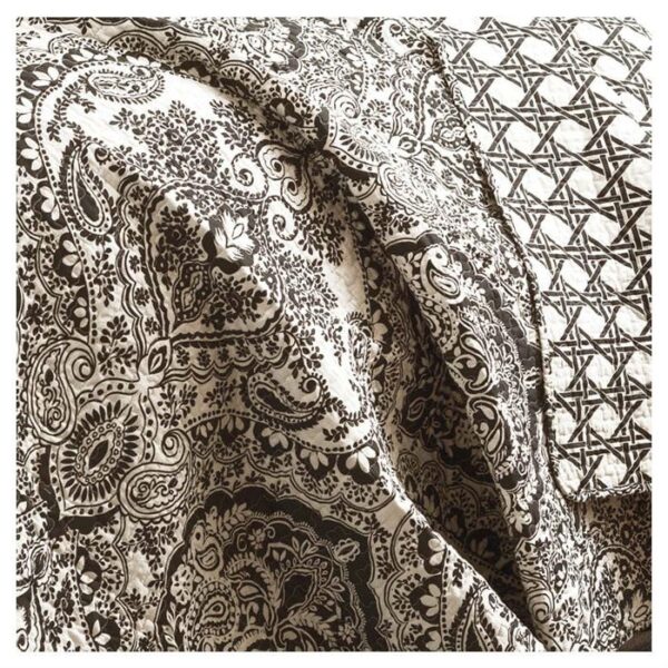 King size 3-Piece Cotton Quilt Set in Black White Paisley Damask - Image 3