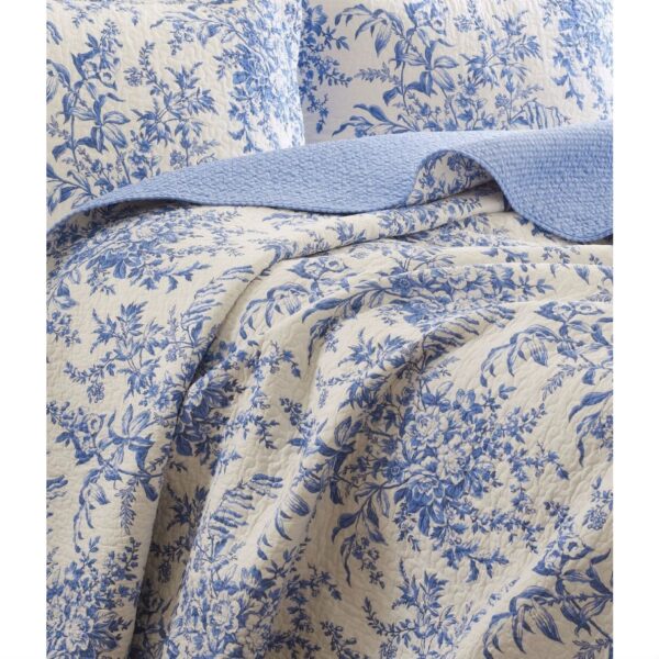 King size 100-Percent Cotton Quilt Bedspread Set with Blue White Floral Leaves Pattern - Image 2