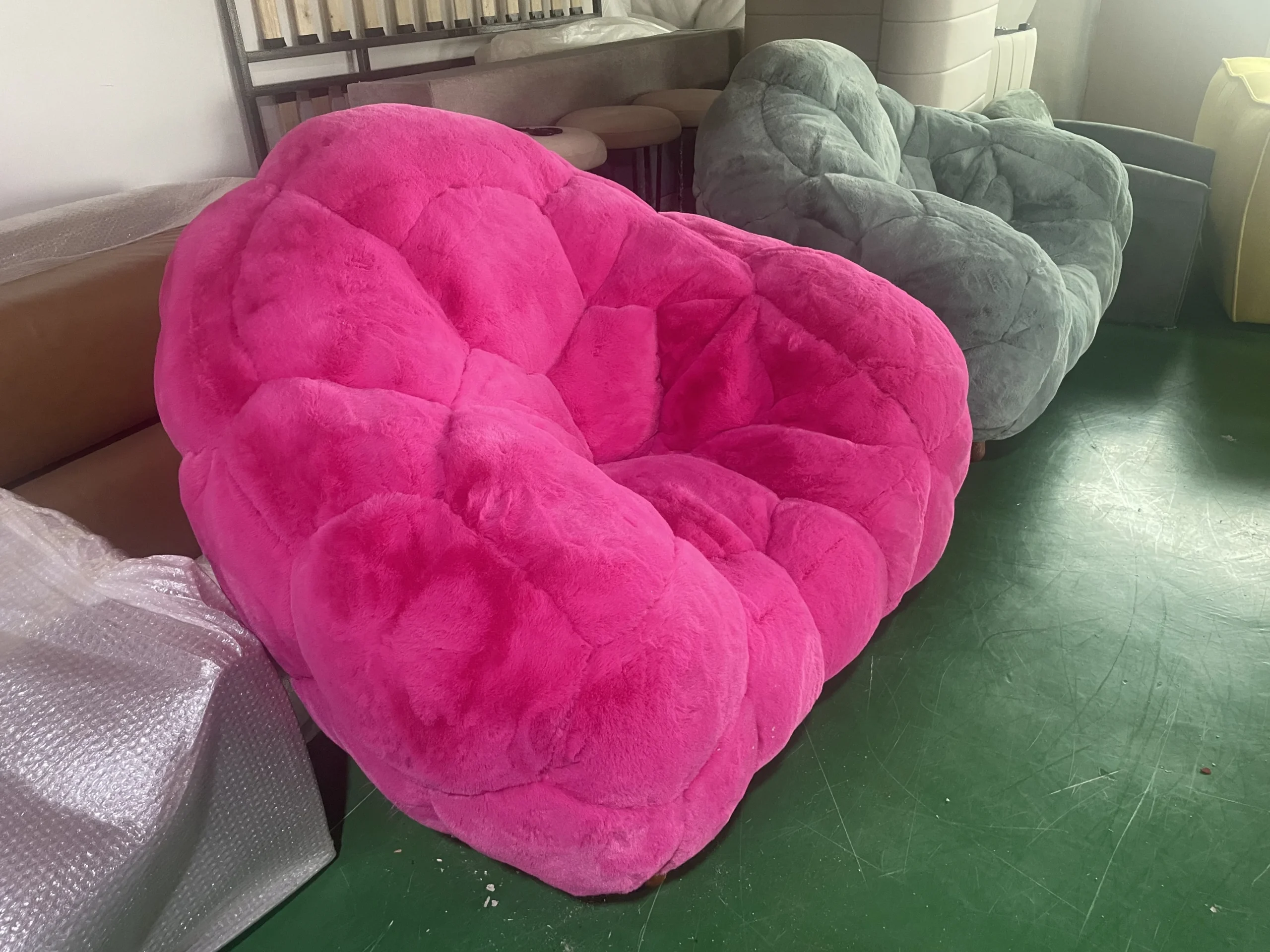 Ready to ship modern BOLOTAS ARMCHAIR with the mohair fabric for living room chairs
